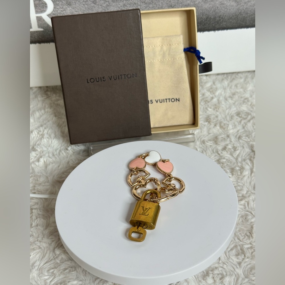Louis Vuitton Lock & key # 312 in box and dust bag with fashion chain included.